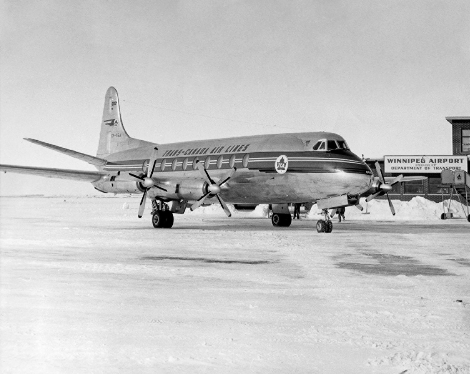 Vickers Viscount VC2 (Model 757) CF-THS - black and white
